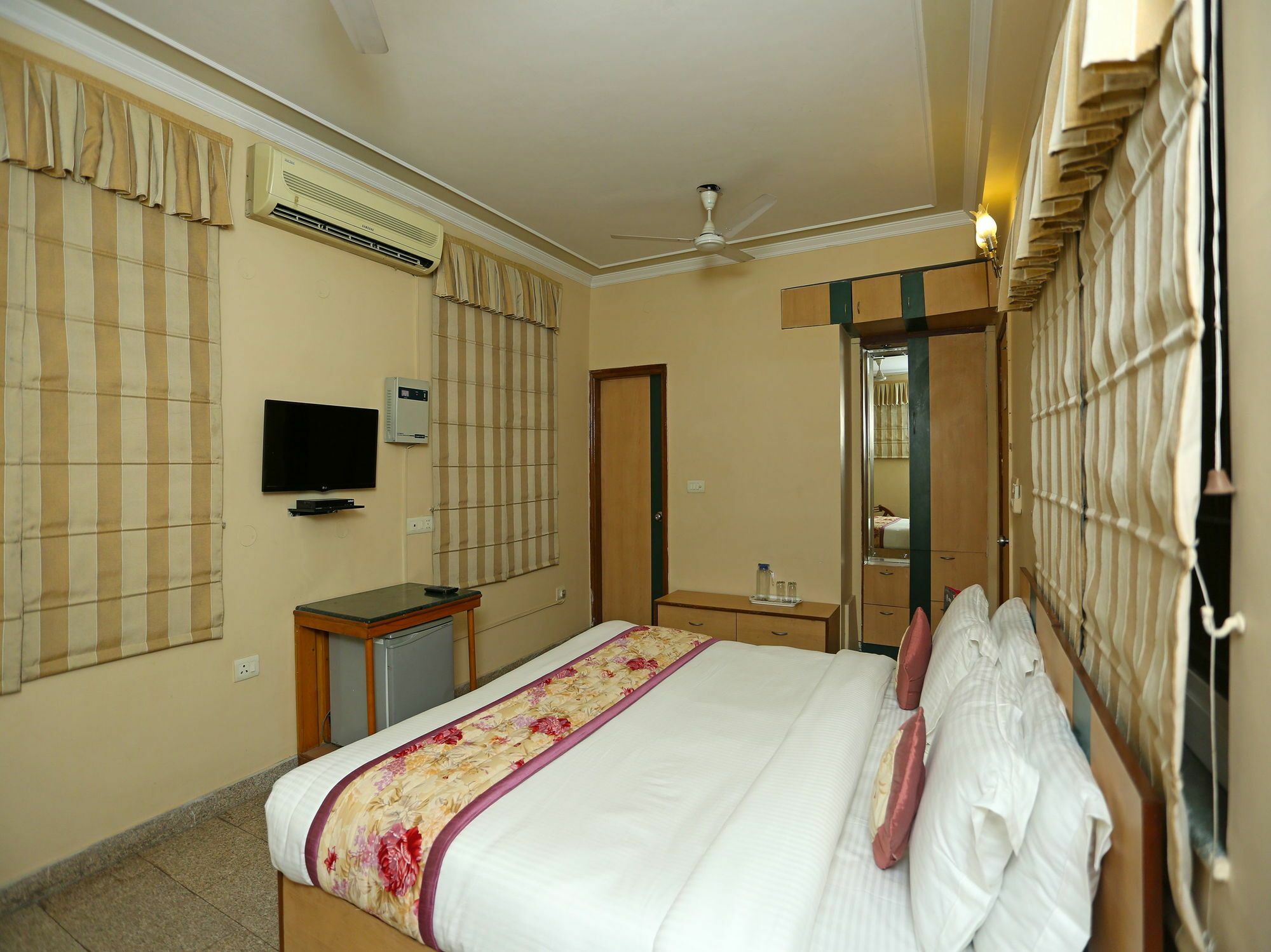 Oyo 1639 Hotel Anand Hospitalities Gurgaon Exterior photo